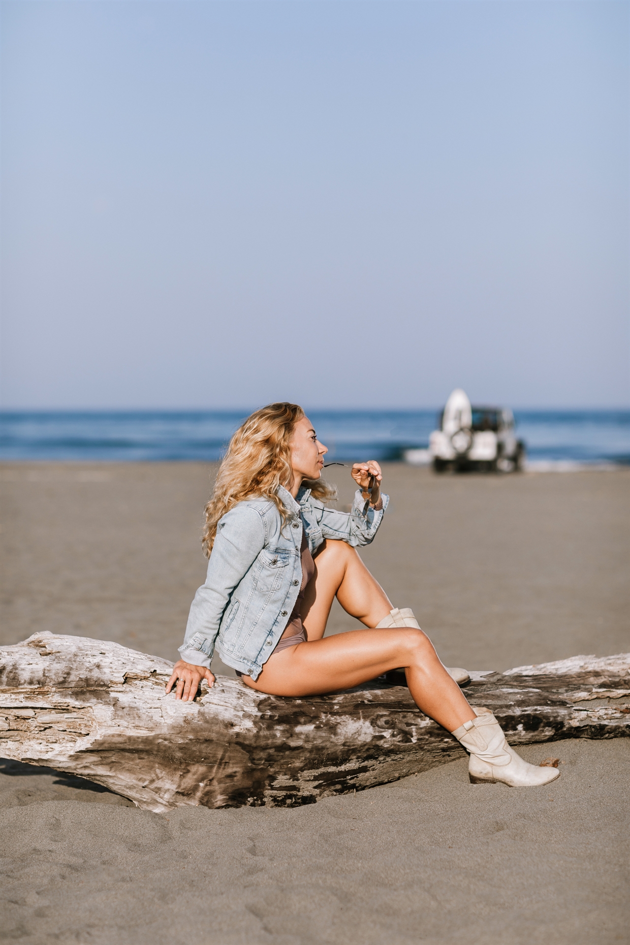 surf_girl_in_montenego