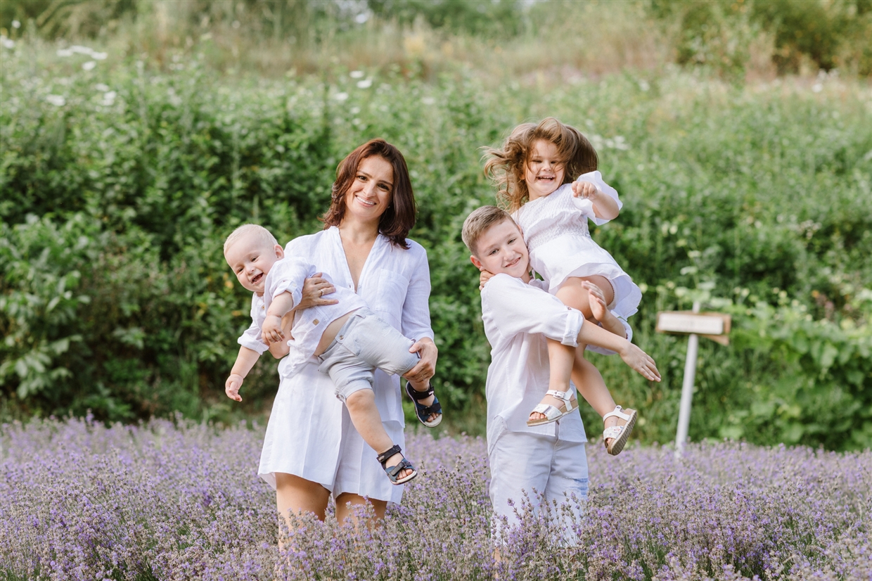big_family_photoshoot_lavender
