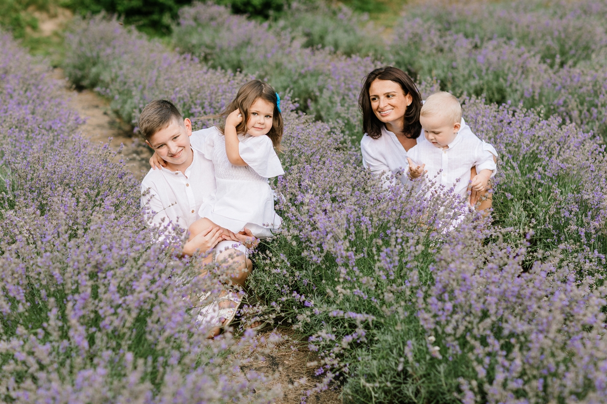 big_family_photoshoot_lavender