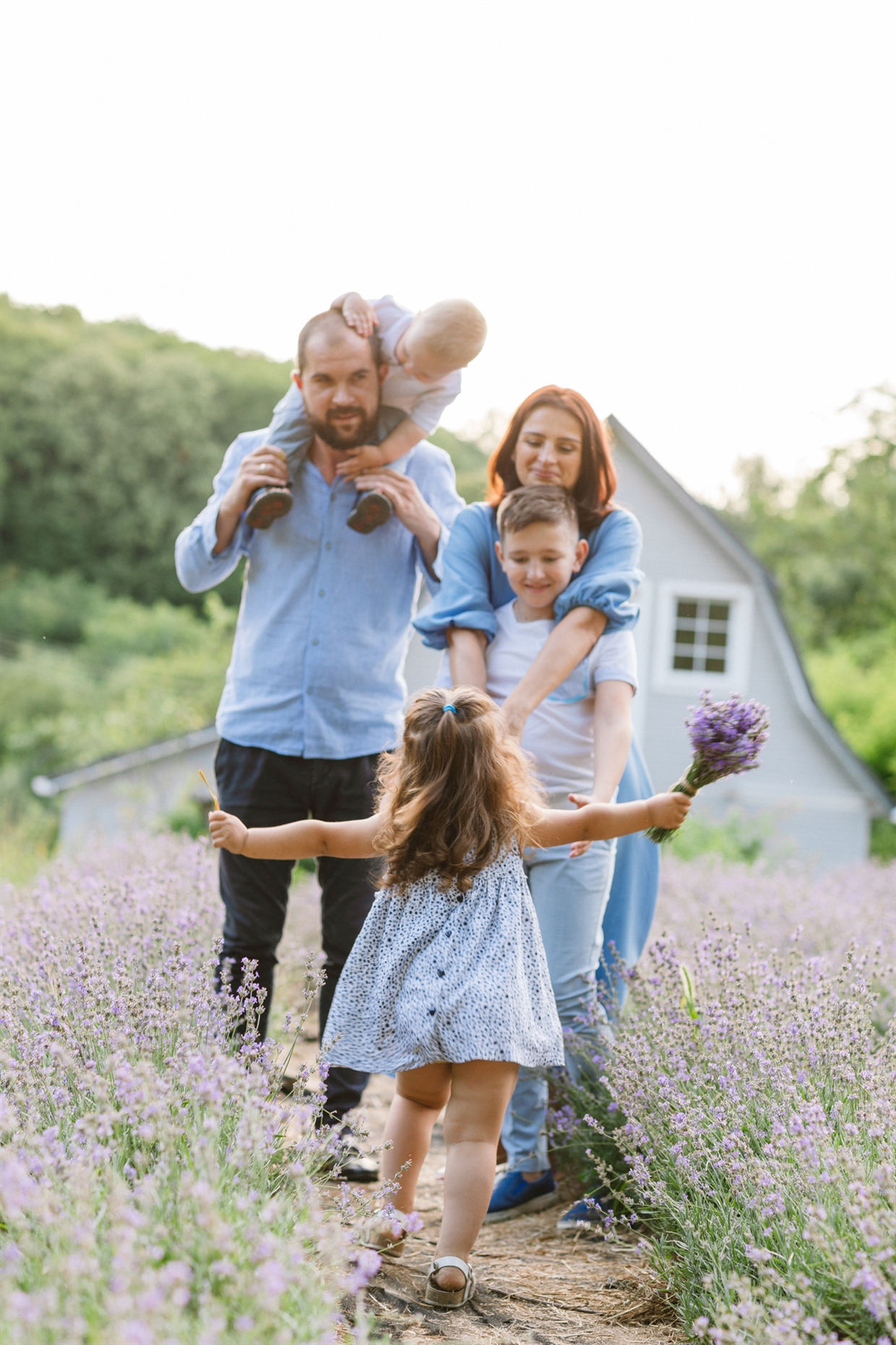 big_family_photoshoot_lavender