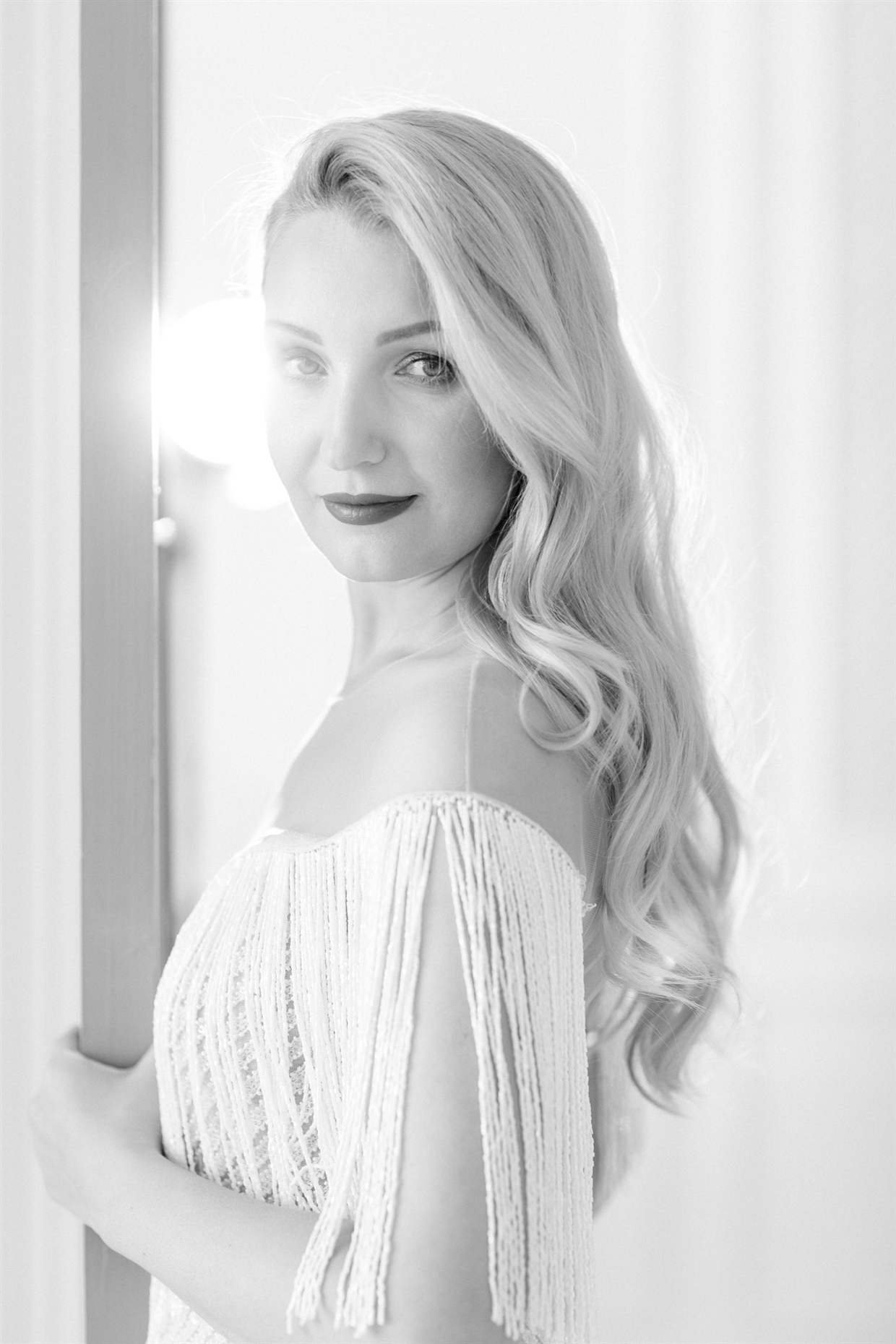 Фотосессия студии в красивых платьях